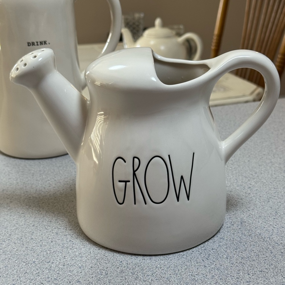 RAE DUNN Ceramic Garden Watering Can Pitcher/Flower Vase “GROW” 8” tall